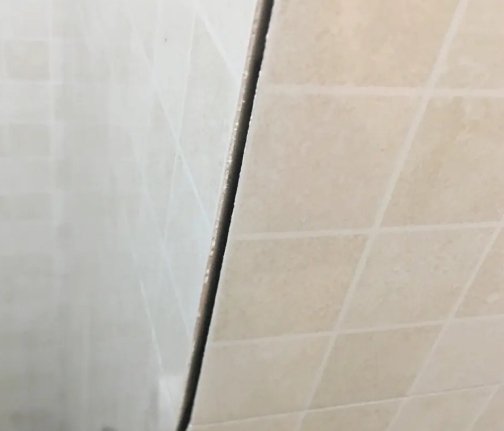 龙江瓷砖空鼓维修公司分享阳台瓷砖脱落的修复过程可以分为以下几个步骤