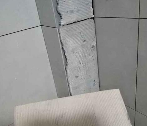 龙江瓷砖空鼓维修公司分享下厨房瓷砖脱落的补救措施。